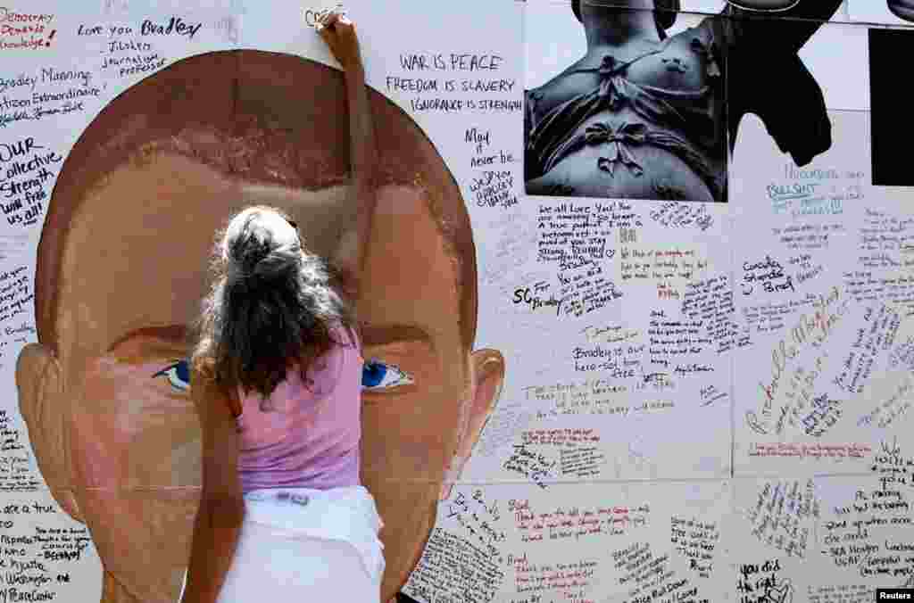 A mural calling for the release of Manning outside the gates at Fort Meade, June 1, 2013.
