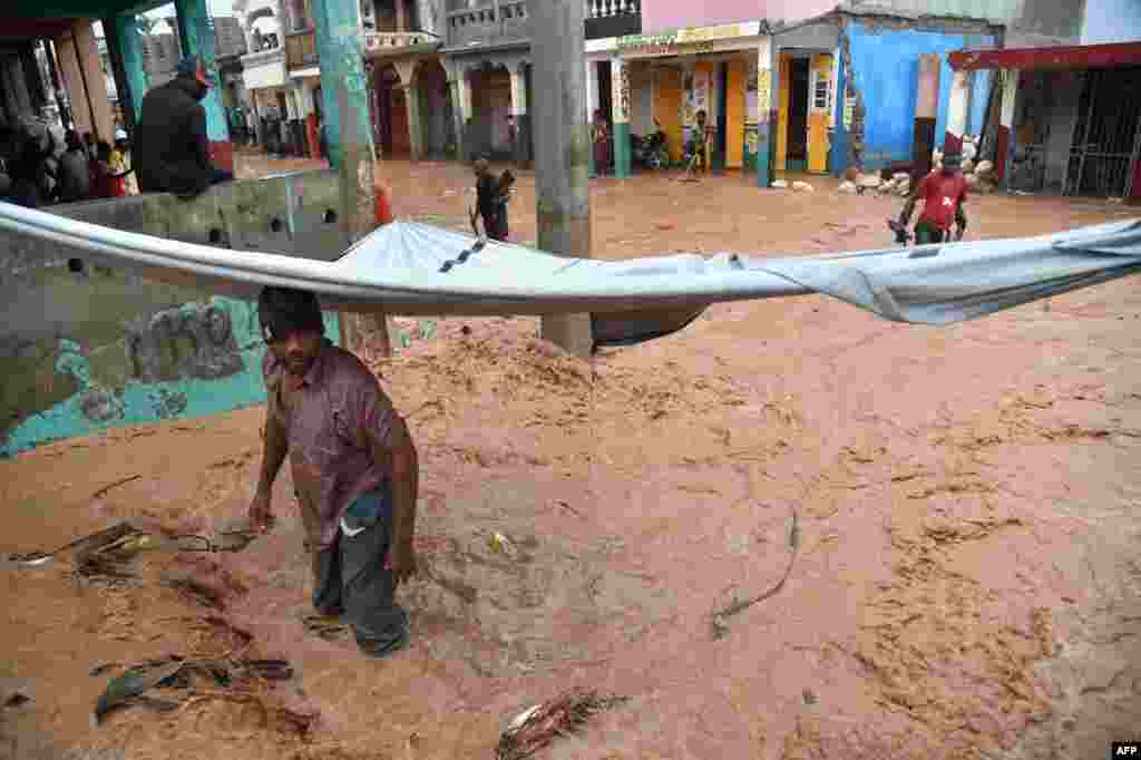 Banjir kembali melanda kawasan permukiman di Jeremie, Haiti barat daya, setelah juga dilanda banjir saat badai Matthew lalu.