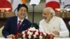 日本首相安倍晋三和印度总理莫迪在新德里签订协议时（2015年12月12日）
