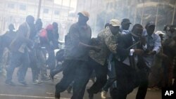 Para contornar as sucessivas manifestações da oposição o governo senegalês proibiu a realização de protestos na baixa de Dacar