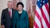 美国国务卿蒂勒森在国务院迎接来访的中国国务院副总理刘延东 (2017年9月28日)