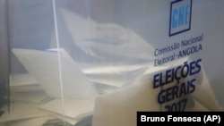 Uma urna com votos, numa assembleia de voto em Luanda, 23 de Agosto de 2017