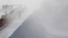 阵风扫过平昌冬奥会凤凰公园滑雪场女子U型场地资格赛的赛场。（2018年2月12日）