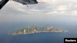 Foto udara kepulauan Senkaku di perairan Laut China Timur (foto: dok). China menuduh Jepang meningkatkan ketegangan karena menerbangkan pesawat-pesawat tempur ke wilayah yang disengketakan ini. 
