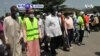 VOA60 AFIRKA: A Kamaru Jami'an Birnin Douala, Sun Saka Takunkumin Rufe Baki Da Canci Don Hana Yaduwar COVID-19