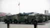 在北京举行的纪念中国共产党成立70周年的阅兵式上，运载DF-17弹道导弹的中国军车（2019年10月1日）。
