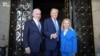 Bivši američki predsednik i republikanski kandidat Donald Tramp sa izraelskim premijerom Benjaminom Netanjauom i njegovom suprugom Sarom u Mar-a-Lagu, u Palm Biču na Floridi (Foto: Israeli Government Press Office / AFP)