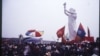 1989年，北京大学生在天安门广场上竖起民主女神像（当年的首都大学生刘建拍摄）