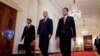 ប្រធានាធិបតី​​អាមេរិក លោក Joe Biden អមដំណើរ​ប្រធានាធិបតី​ហ្វីលីពីន លោក Ferdinand Marcos Jr. និង​នាយករដ្ឋមន្ត្រី​ជប៉ុន លោក Fumio Kishida ទៅកាន់​កិច្ចប្រជុំ​ត្រីភាគី​របស់ពួកគេ​នៅឯ​សេតវិមាន ថ្ងៃទី១១ ខែមេសា ឆ្នាំ២០២៤។