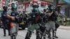La police anti-émeute de Hong Kong tire des gaz lacrymogènes lors d'une manifestation pro-démocratie contre la législation de Beijing sur la sécurité nationale à Hong Kong, dimanche 24 mai 2020. (AP Photo / Vincent Yu)