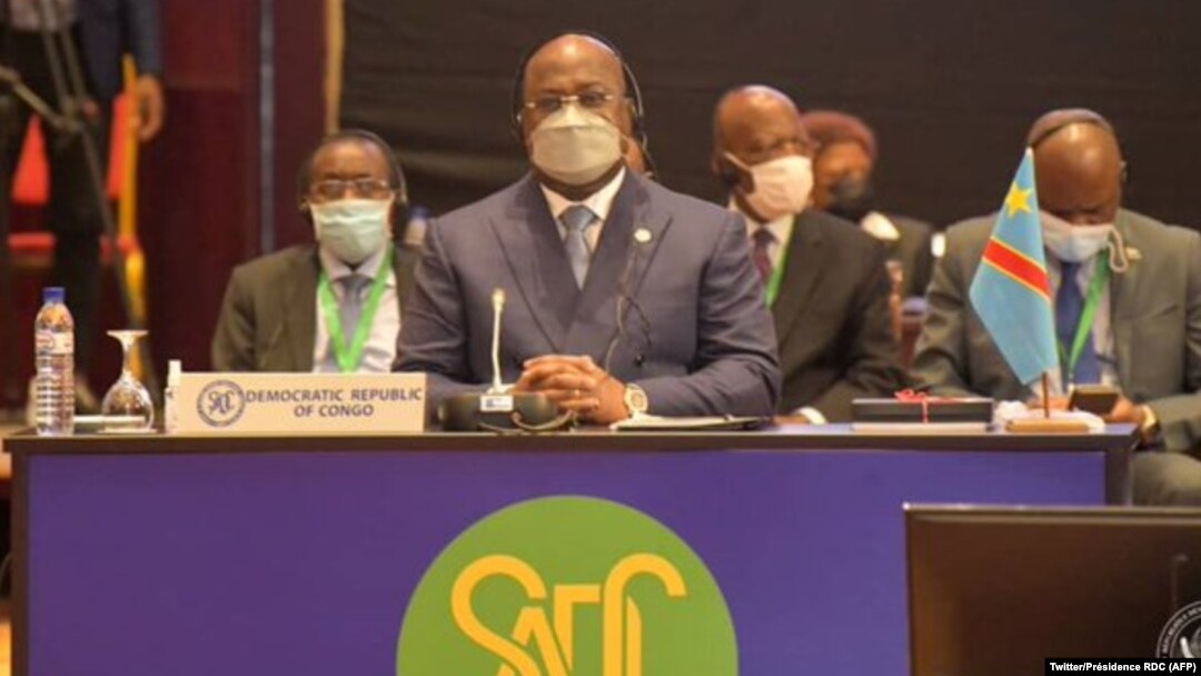 président Félix Tshisekedi ya RDC na likita lya bakambi ba SADC na Maputo, Mozambique, 23 juin 2021. (Twitter/Présidence RDC)