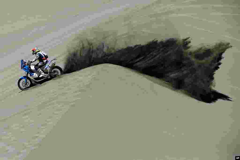 KTM rider Mark Davidson of Australia races through the dunes during the second stage of the Dakar Rally between the cities of San Luis and San Rafael in San Rafael, Argentina, Jan. 6, 2014. 