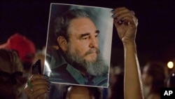 Según lo previsto, el destino final será la Universidad Nacional, allí oficiarán una misa para decir adiós a Fidel Castro, quien falleció el pasado viernes en La Habana a los 90 años de edad.