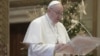 Papa Franja obraća se vernicima na Božić u bazilici Svetog Petra u Vatikanu, 25. decembar, 2020. godine (Foto: AP/Vatican Media)