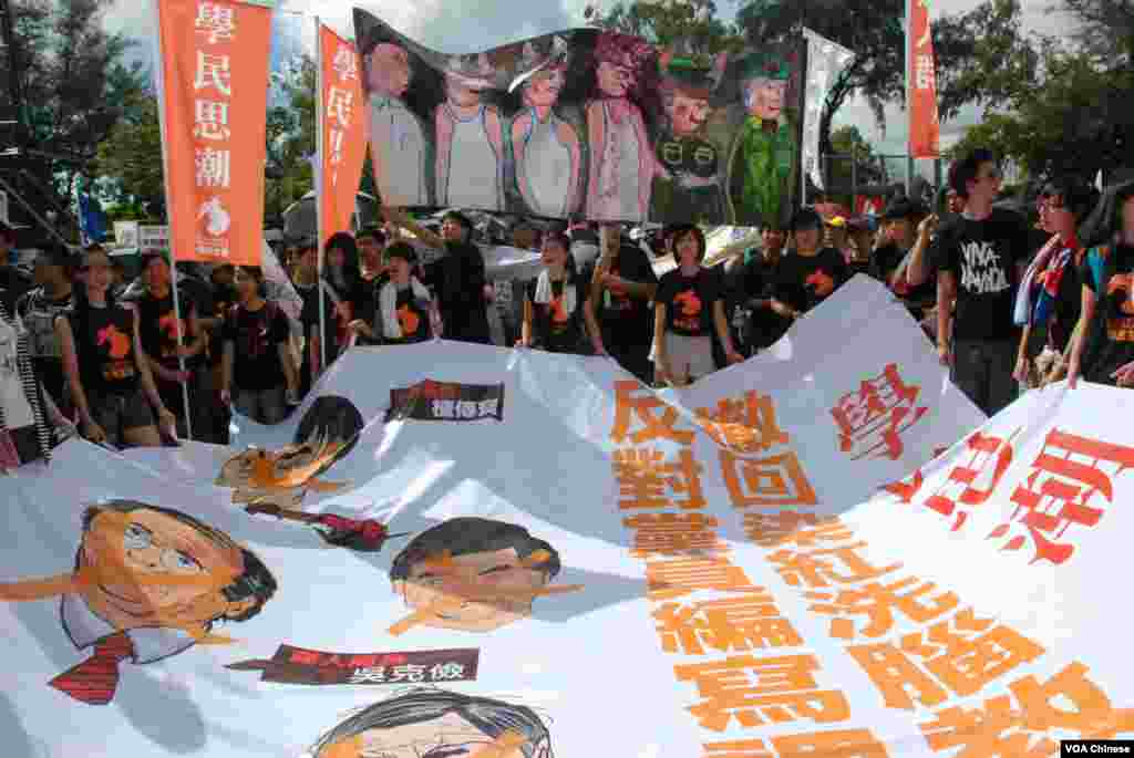 中學生團體號召數百學生參加71遊行,反對推行染紅、洗腦國民教育