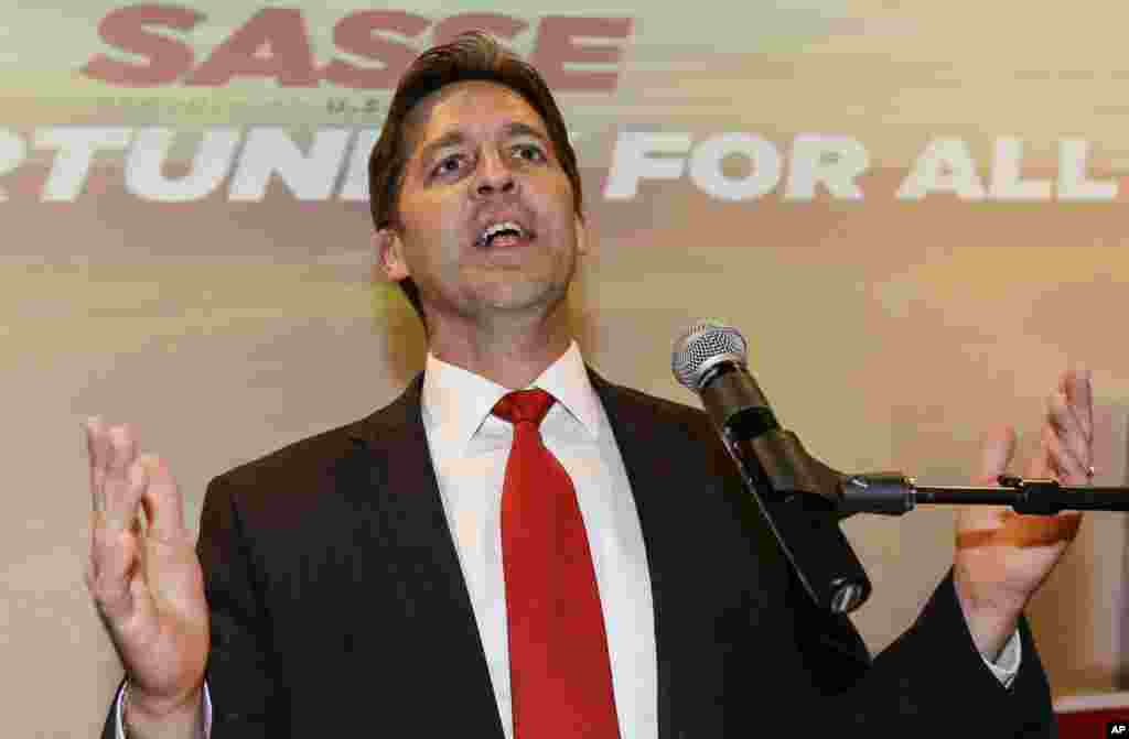 Nebraska ştatından respublikaçı senator Ben Sessi 