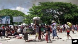 ရခိုင်ပြည်နယ်တွင်း အကြမ်းဖက်တိုက်ခိုက်မှုများကြောင့် အိုးအိမ်စွန့်ခွာ ထွက်ပြေးနေရတဲ့ ဒုက္ခသည်များ 