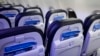 Ariva - Brošure sa bezbednosnim uputstvima u pregradama sedišta u avionu Boing 737 Maks kompanije Aljaska erlajns, na aerodrom Sijetl-Takoma, 10. januara 2024.
