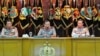 Kapolri Jenderal Badrodin Haiti (tengah) di Mabes Polri, Jakarta Jumat (22/1) menjelaskan perkembangan penyelidikan kasus teror bom dan penembakan di Jakarta. (VOA/Andylala)