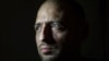 Один из украинских военопленных, ранее вернувшихся в Киев после обмена пленными с сепаратистами на востоке Украины (архивное фото)