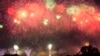 2019年7月4日庆祝美国国庆日在首都华盛顿上空绽放的烟花。