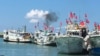 资料照片：台湾屏东市的渔船准备开赴南中国海的太平岛（2016年7月20日）