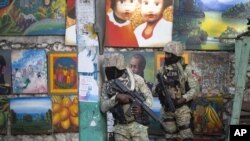 海地士兵在已故海地总统若弗内尔·莫伊兹居住的首都太子港地区巡逻。（2021年7月7日）
