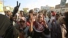 Des manifestants soudanais scandent des slogans lors d'un rassemblement appelant à la dissolution de l'ancien parti au pouvoir et à la mise en jugement des anciens responsables à Khartoum, au Soudan, le 21 octobre 2019.