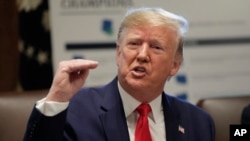 El presidente Donald Trump habla durante una reunión de gabinete en la Casa Blanca, en Washington, el 21 octubre 2019.
