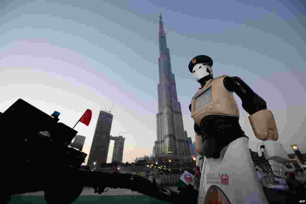 The world's first operational police robot stands at attention in Downtown Dubai, United Arab Emirates.