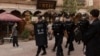 中国警察在新疆喀什老城巡逻。（2021年5月4日）