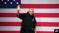 资料照片：宾夕法尼亚州民主党联邦参议员约翰·费特曼(John Fetterman)。