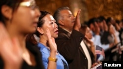 New citizens are naturalized during a U.S. Citizenship and Immigration Services naturalization ceremony in Oakland, California, Aug. 13, 2013. 