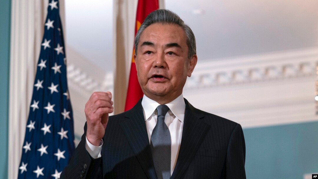 中國外交部長王毅在美國國務院與布林肯國務卿舉行雙邊會談後與記者交談。(2023年10月26日)