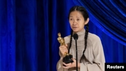 來自中國的趙婷2021年4月25日獲得奧斯卡最佳導演獎（路透社轉發美國影藝學院照片）
