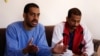 Alexanda Amon Kotey (g) et El Shafee Elsheikh deux des quatre djihadistes britanniques de la cellule du groupe Etat Islamique surnommée "The Beatles” à cause de leur accent le 30 mars 2019. 