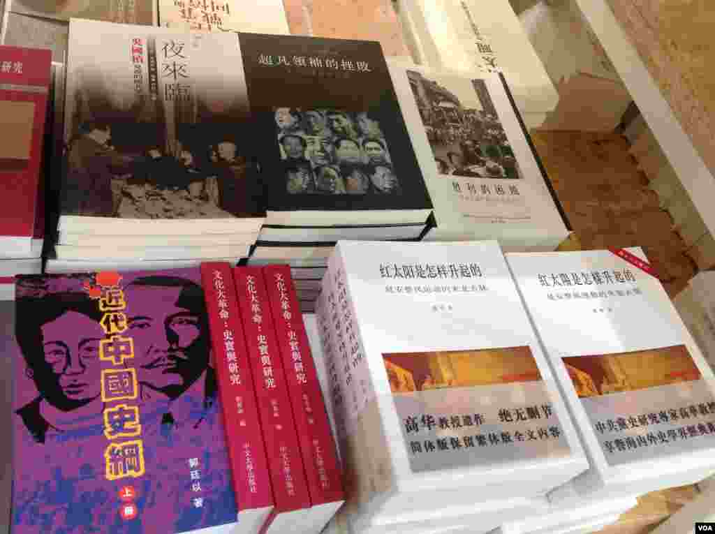 一年一度的香港書展7月20起在灣仔會展中心連續展出七天。據貿發局統計,共有640個書商參展,創下歷年新高,而主辦方也期待參觀人次可以再次突破百萬。