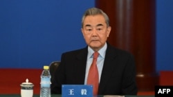 왕이 중국 외교부장.