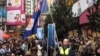 香港2019年元旦游行时部分民众要求英国重新接管香港（美国之音记者申华 拍摄）