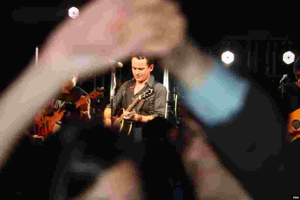 Fonseca puso a gozar a todo su público en Washington durante su actuación en el Teatro Howard.