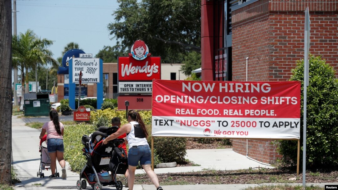 Restoran brze hrane "Vendis" (Wendy's) u Tampi na Floridi traži radnike (Foto: Reuters)