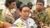 Menteri Luar Negeri Retno Marsudi di kompleks Istana Kepresidenan Jakarta, Selasa 15 Maret 2016, menjelaskan soal Konsulat Kehormatan RI untuk Palestina. (Foto: VOA/Andylala) 