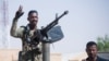 Sojojin bataliyan na arewacin Sudan a garin Karima, Mayu 19, 2024.
