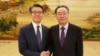한국 6자회담 수석대표인 김홍균 외교부 한반도평화교섭본부장(왼쪽)이 22일 베이징에서 중국측 수석대표인 우다웨이 외교부 한반도사무특별대표와 만나, 북한 5차 핵실험 대응 방안 등을 논의했다.