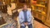 Mokonzi ya kala ya Gabon Ali Bongo Ondimba na bililingi ntango azalaki kosenga mokili kosala malele mpo basoda bakweyisaki na bokongi, Libreville, Gabon, 30 sanza ya mwambe 2023