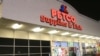 洛杉矶县的一家沛得够宠物用品店（美国之音国符拍摄）
